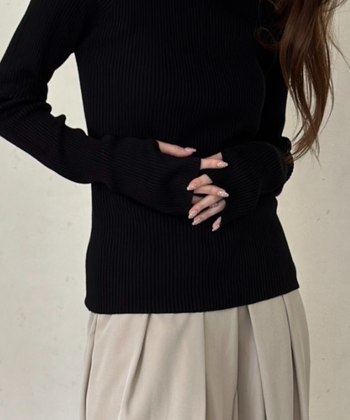 Per sist ence(パーシエンス)の「コットンアクリルオフショルダーリブニット(Tシャツ/カットソー・レディース・オフホワイト/ブラック/グレー・FREE)」の13枚目の写真