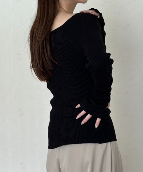 Per sist ence(パーシエンス)の「コットンアクリルオフショルダーリブニット(Tシャツ/カットソー・レディース・オフホワイト/ブラック/グレー・FREE)」の18枚目の写真