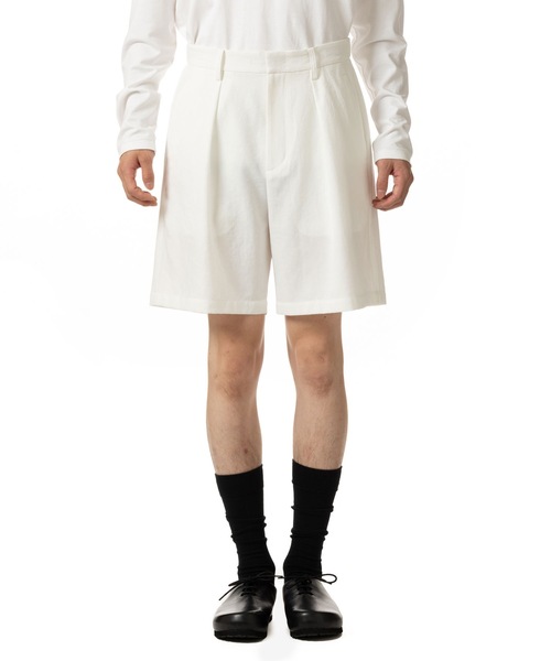 ATTACHMENT(アタッチメント)の「PE/CO/LI ツイル 1タックショーツ / PE/CO/LI TWILL 1TUCK SHORTS(スラックス・メンズ・ブラック/ベージュ/ホワイト・1/2/3/4)」の1枚目の写真