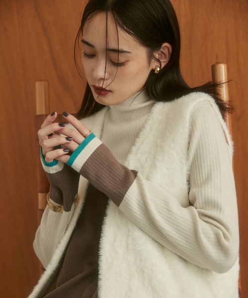 hunch(ハンチ)の「【静電気防止】やわもちヤーン 袖配色 ハイネックリブニット(ニット/セーター・レディース・ブラック/アイボリー/ダークブラウン/モカ・FREE)」の2枚目の写真
