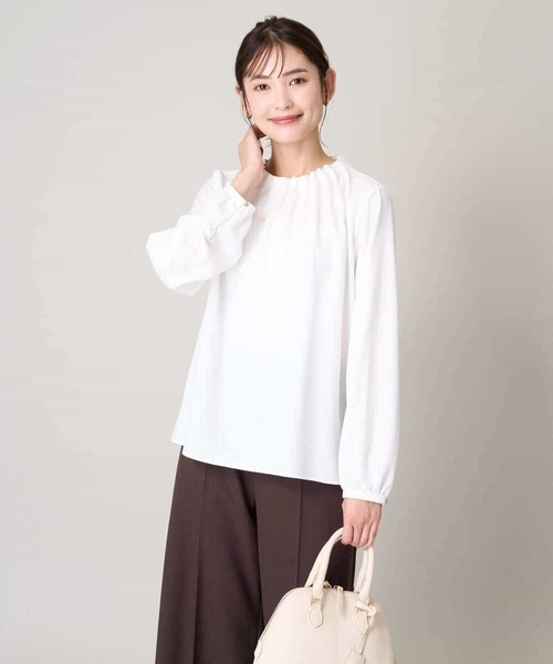 a.v.v（アーヴェヴェ）の「【洗える】タックネックブラウス（シャツ/ブラウス・レディース・ホワイト/ダークインディゴブルー・34/40/42/38/36）」の4枚目の写真