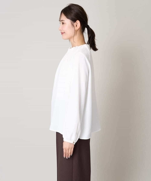 a.v.v（アーヴェヴェ）の「【洗える】タックネックブラウス（シャツ/ブラウス・レディース・ホワイト/ダークインディゴブルー・34/40/42/38/36）」の10枚目の写真