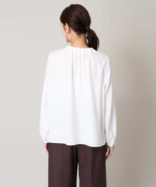 a.v.v（アーヴェヴェ）の「【洗える】タックネックブラウス（シャツ/ブラウス・レディース・ホワイト/ダークインディゴブルー・34/40/42/38/36）」の11枚目の写真