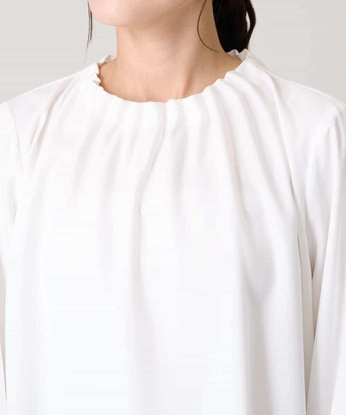 a.v.v（アーヴェヴェ）の「【洗える】タックネックブラウス（シャツ/ブラウス・レディース・ホワイト/ダークインディゴブルー・34/40/42/38/36）」の12枚目の写真
