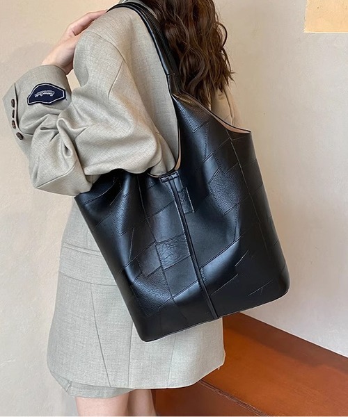 LA VORAGINE(ラ ヴォラジネ)の「ポーチ付きショルダーバッグ(ショルダーバッグ・レディース・ベージュ/ブラウン/シルバー/ブラック/アイボリー・FREE)」の3枚目の写真