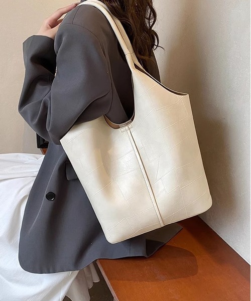 LA VORAGINE(ラ ヴォラジネ)の「ポーチ付きショルダーバッグ(ショルダーバッグ・レディース・ベージュ/ブラウン/シルバー/ブラック/アイボリー・FREE)」の17枚目の写真