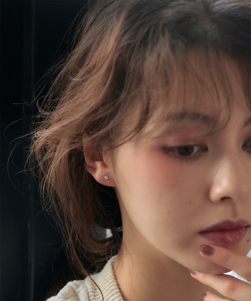 Jolie Toujours(ジョリトゥジュール)の「【汗や水に強い】〈ステンレス〉CZ1粒スタッドピアス(ピアス(両耳用)・レディース・シルバー/ゴールド・FREE)」の7枚目の写真