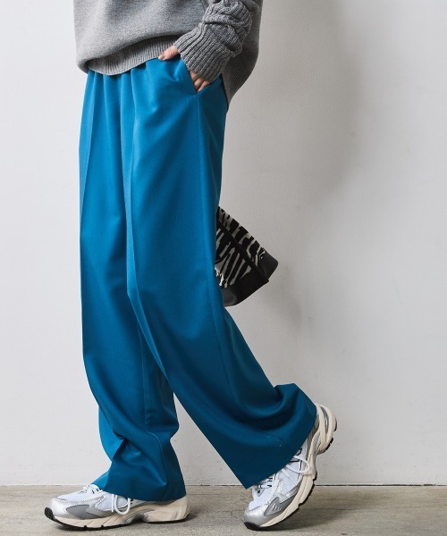 CHIC STYLE（シックスタイル）の「カラーストレートパンツ ＜大きいサイズ有＞シックスタイル　（スラックス・レディース・チャコールグレー/ブルー/レッド・3L/LL/L/M/5L/4L）」の2枚目の写真