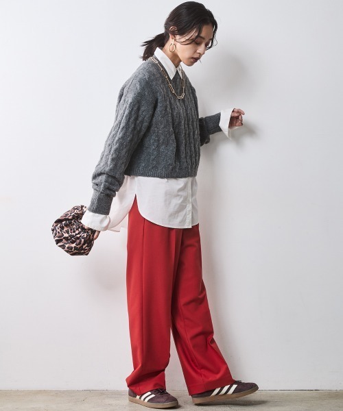 CHIC STYLE（シックスタイル）の「カラーストレートパンツ ＜大きいサイズ有＞シックスタイル　（スラックス・レディース・チャコールグレー/ブルー/レッド・3L/LL/L/M/5L/4L）」の4枚目の写真