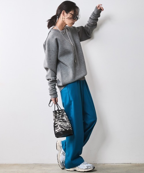 CHIC STYLE（シックスタイル）の「カラーストレートパンツ ＜大きいサイズ有＞シックスタイル　（スラックス・レディース・チャコールグレー/ブルー/レッド・3L/LL/L/M/5L/4L）」の7枚目の写真