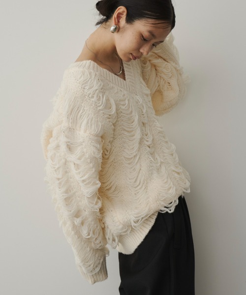 DFFUR.（ディフル）の「ニュアンスルーズループディープＶネックニット（ニット/セーター・レディース・アイボリー/グレー/ベージュ・FREE）」の7枚目の写真