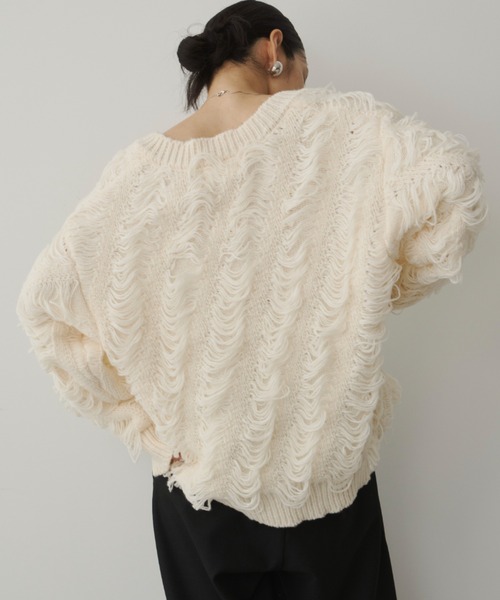 DFFUR.（ディフル）の「ニュアンスルーズループディープＶネックニット（ニット/セーター・レディース・アイボリー/グレー/ベージュ・FREE）」の8枚目の写真