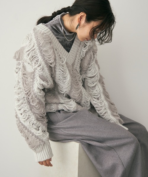 DFFUR.（ディフル）の「ニュアンスルーズループディープＶネックニット（ニット/セーター・レディース・アイボリー/グレー/ベージュ・FREE）」の15枚目の写真