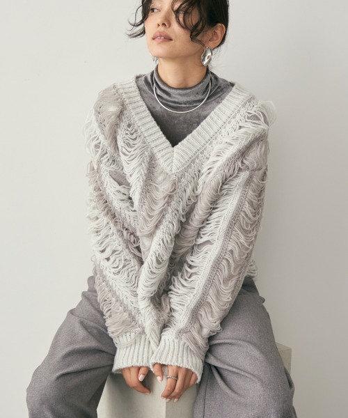 DFFUR.（ディフル）の「ニュアンスルーズループディープＶネックニット（ニット/セーター・レディース・アイボリー/グレー/ベージュ・FREE）」の16枚目の写真