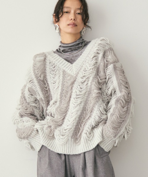 DFFUR.（ディフル）の「ニュアンスルーズループディープＶネックニット（ニット/セーター・レディース・アイボリー/グレー/ベージュ・FREE）」の17枚目の写真
