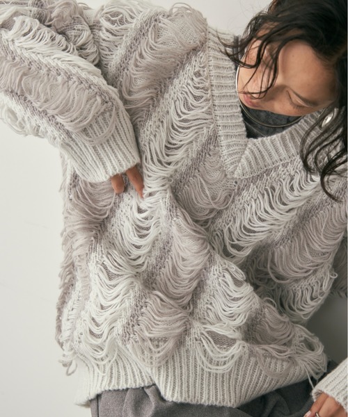 DFFUR.（ディフル）の「ニュアンスルーズループディープＶネックニット（ニット/セーター・レディース・アイボリー/グレー/ベージュ・FREE）」の19枚目の写真