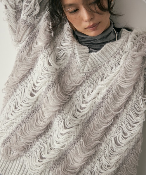 DFFUR.（ディフル）の「ニュアンスルーズループディープＶネックニット（ニット/セーター・レディース・アイボリー/グレー/ベージュ・FREE）」の22枚目の写真