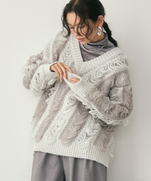 DFFUR.（ディフル）の「ニュアンスルーズループディープＶネックニット（ニット/セーター・レディース・アイボリー/グレー/ベージュ・FREE）」の21枚目の写真