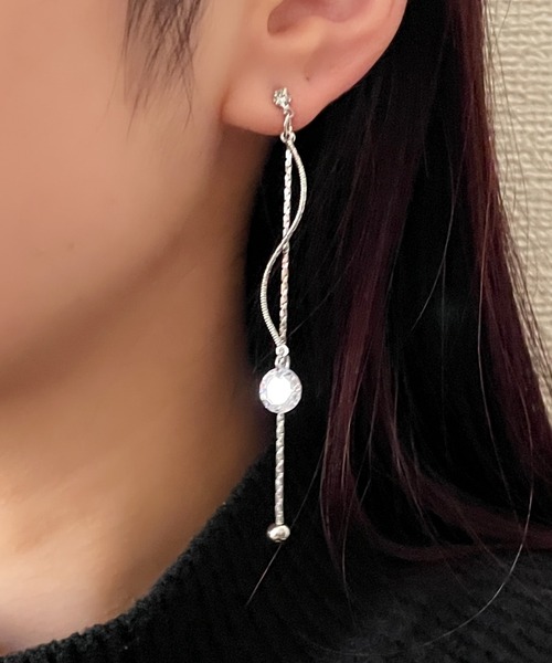 ciite'(シーテ)の「3連ジュエルロングチェーン & ウェーブライン ドロップピアス (両耳用)(ピアス(両耳用)・レディース・ゴールド/シルバー・FREE)」の7枚目の写真