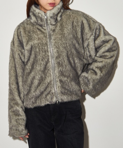 MAISON BREEZE reveur(メゾンブリーズレヴール)の「【MAISON BREEZE reveur】スタンドファーショートジャケット DTK(その他アウター・レディース・ベージュ/アイボリー/グレー・FREE)」の2枚目の写真
