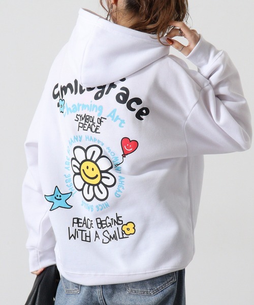 SMAILY FACE(スマイリーフェイス)の「SMILEY FACE 裏起毛オーバーサイズスプルオーバーパーカー(パーカー・メンズ・ブラック/スモークピンク/ホワイト×グレー/ネイビー・M/L/LL)」の2枚目の写真