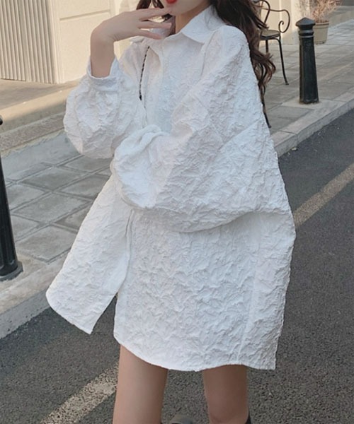urge:(アージコロン )の「【URGE:】ふくれ ジャガード オーバーサイズ 長袖 シャツ(シャツ/ブラウス・レディース・ホワイト・SMALL/MEDIUM/LARGE/X-LARGE)」の5枚目の写真
