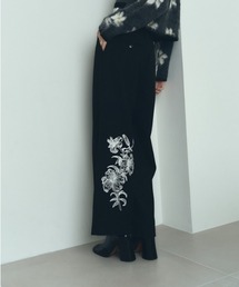 Muel Chic（ミュエルシック）の「Lily embroidery pants リリーエンブロイダリーパンツ（スラックス）」