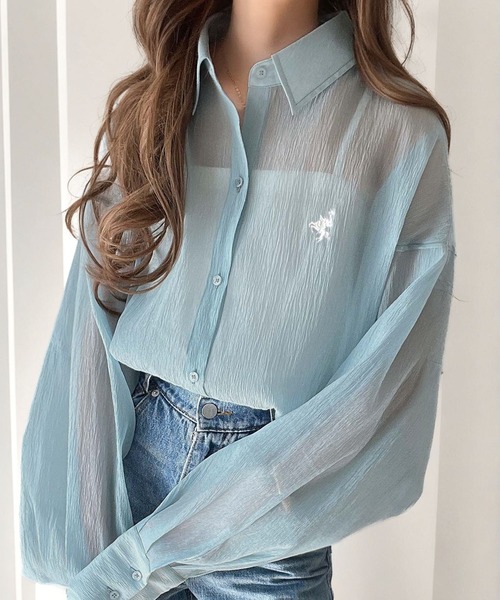 classicalelf（クラシカルエルフ）の「シアーなゆるシルエット。胸ワンポイント刺繍ビッグシアーシャツ（シャツ/ブラウス・レディース・ブルー/ブラック/グレイッシュベージュ/アイボリー・LARGE/MEDIUM/SMALL/X-LARGE）」の4枚目の写真