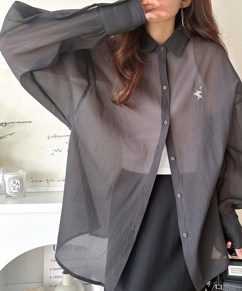 classicalelf（クラシカルエルフ）の「シアーなゆるシルエット。胸ワンポイント刺繍ビッグシアーシャツ（シャツ/ブラウス・レディース・ブルー/ブラック/グレイッシュベージュ/アイボリー・LARGE/MEDIUM/SMALL/X-LARGE）」の11枚目の写真