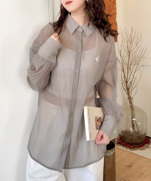 classicalelf（クラシカルエルフ）の「シアーなゆるシルエット。胸ワンポイント刺繍ビッグシアーシャツ（シャツ/ブラウス・レディース・ブルー/ブラック/グレイッシュベージュ/アイボリー・LARGE/MEDIUM/SMALL/X-LARGE）」の14枚目の写真