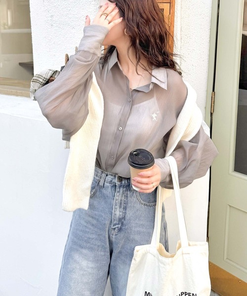 classicalelf（クラシカルエルフ）の「シアーなゆるシルエット。胸ワンポイント刺繍ビッグシアーシャツ（シャツ/ブラウス・レディース・ブルー/ブラック/グレイッシュベージュ/アイボリー・LARGE/MEDIUM/SMALL/X-LARGE）」の17枚目の写真