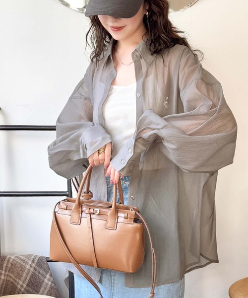 classicalelf（クラシカルエルフ）の「シアーなゆるシルエット。胸ワンポイント刺繍ビッグシアーシャツ（シャツ/ブラウス・レディース・ブルー/ブラック/グレイッシュベージュ/アイボリー・LARGE/MEDIUM/SMALL/X-LARGE）」の20枚目の写真