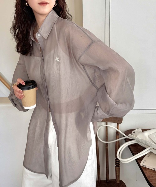 classicalelf（クラシカルエルフ）の「シアーなゆるシルエット。胸ワンポイント刺繍ビッグシアーシャツ（シャツ/ブラウス・レディース・ブルー/ブラック/グレイッシュベージュ/アイボリー・LARGE/MEDIUM/SMALL/X-LARGE）」の9枚目の写真