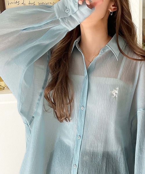 classicalelf（クラシカルエルフ）の「シアーなゆるシルエット。胸ワンポイント刺繍ビッグシアーシャツ（シャツ/ブラウス・レディース・ブルー/ブラック/グレイッシュベージュ/アイボリー・LARGE/MEDIUM/SMALL/X-LARGE）」の10枚目の写真