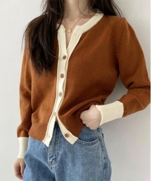 シンプルながらもモダン。バイカラーVネックカーディガン