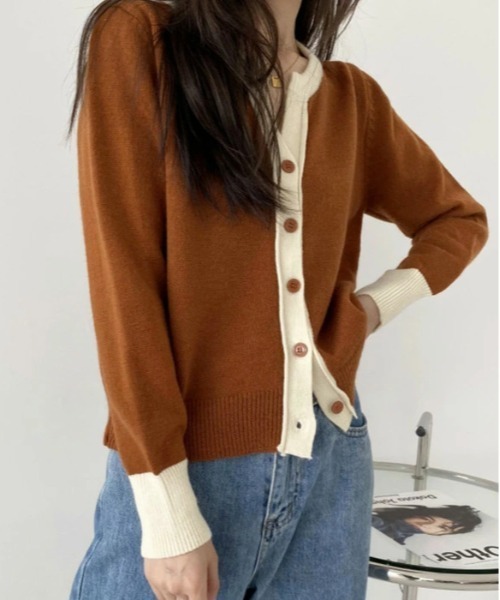 by LEGNA(バイレグナ)の「シンプルながらもモダン。バイカラーVネックカーディガン(カーディガン/ボレロ・レディース・ブラック/アイボリー/ダークオレンジ/ブルー/カーキ・FREE)」の7枚目の写真
