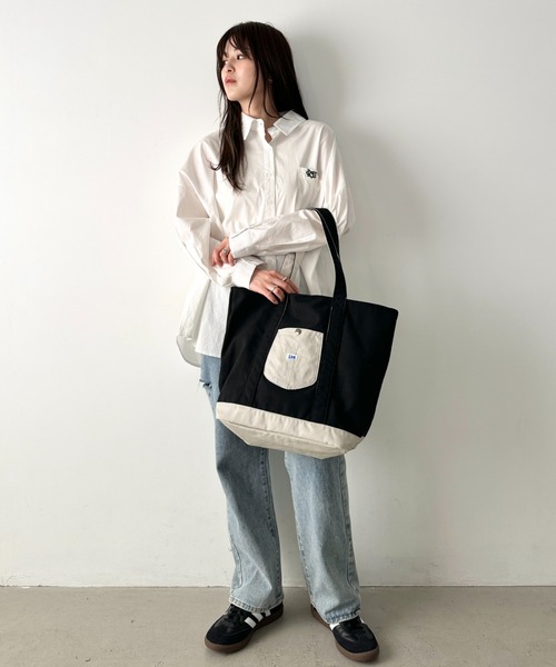 Lee(リー)の「Lee/リー カバーオール ポケット トート バッグ/COW カウ柄 デニム ヒッコリー(トートバッグ・レディース・ブルー/ホワイト×ブラック/ブラック×グレー/グレー系その他/ホワイト系その他/ネイビー・FREE)」の12枚目の写真
