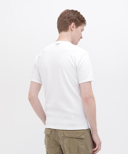 AVIREX(アヴィレックス)の「《DAILY/デイリー》MINI WAFFLE V-NECK S/S T-SHIRT / デイリーウェア ミニワッフル 半袖 Vネック Tシャツ / AVIREX / アヴィレックス(Tシャツ/カットソー・メンズ・ホワイト/ブラック/グレー・SMALL/MEDIUM/LARGE/X-LARGE)」の17枚目の写真