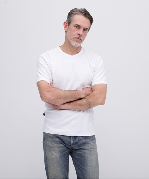 AVIREX（アヴィレックス）の「《DAILY/デイリー》MINI WAFFLE V-NECK S/S T-SHIRT / デイリーウェア ミニワッフル 半袖 Vネック Tシャツ / AVIREX / アヴィレックス（Tシャツ/カットソー・メンズ・ホワイト/ブラック/グレー・SMALL/MEDIUM/LARGE/X-LARGE）」の15枚目の写真