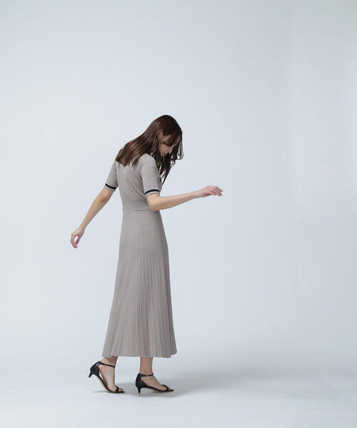 NATURAL BEAUTY BASIC（ナチュラルビューティーベーシック）の「◇ポロバイカラーニットワンピース（ワンピース・レディース・ベージュ系その他/ブラック系その他/グリーン系その他3・MEDIUM/P/S）」の16枚目の写真