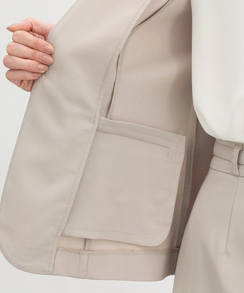 Honeys(ハニーズ)の「【ストレッチ・ウォッシャブル・イージーケア・接触冷感】8分袖カラーレスジャケット(ノーカラージャケット・レディース・ネイビー/ベージュ/グレイッシュベージュ/ブラック/グレー・3L/L/LL/M/S)」の9枚目の写真