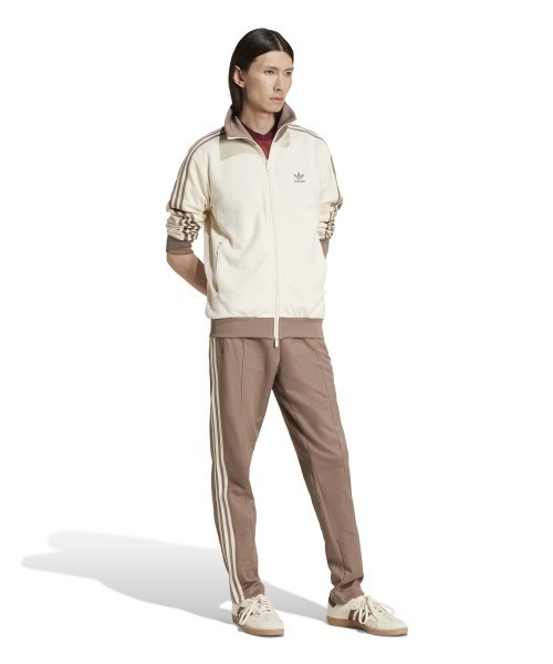 adidas(アディダス)の「adidas Originals ADICOLOR CLASSICS TRACK PANTS(アディダスオリジナルス アディカラー クラシックス ベッケンバウアー トラックパンツ(ジャージ))(その他パンツ・メンズ・ブラウン系/グレー系・SMALL/MEDIUM/LARGE/X-LARGE)」の5枚目の写真