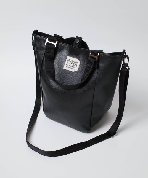 FREDRIK PACKERS(フレドリックパッカーズ)の「【FREDRIK PACKERS】MISSON TOTE <XS> ECO LEATHER ミッション トート エコレザー(トートバッグ・レディース・ブラック・FREE)」の9枚目の写真