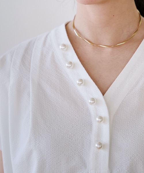 パール釦Vネックオーバーサッカーシャツ Emma Taylor│STYLEDOOR