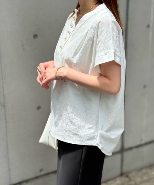 パール釦Vネックオーバーサッカーシャツ Emma Taylor│STYLEDOOR