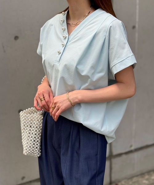 パール釦Vネックオーバーサッカーシャツ Emma Taylor│STYLEDOOR