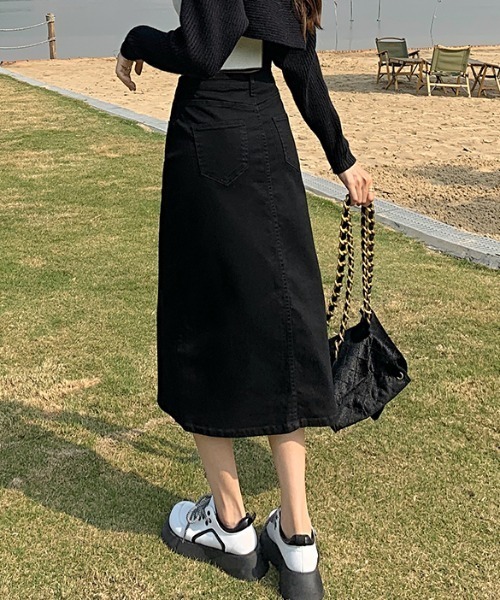 Mejoul(メジュール)の「スリット入りデニムタイトミディ丈スカート(デニムスカート・レディース・ブラック系その他/ブルー/ブラック/サックスブルー・L/M)」の10枚目の写真