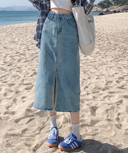 Mejoul(メジュール)の「スリット入りデニムタイトミディ丈スカート(デニムスカート・レディース・ブラック系その他/ブルー/ブラック/サックスブルー・L/M)」の22枚目の写真