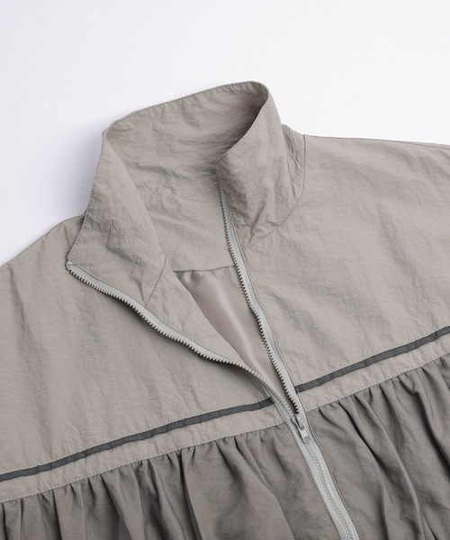 La-gemme（ラジェム）の「チュールドッキング トラックジャケット（ブルゾン・レディース・ブラック/ベージュ/ネイビー/オフホワイト・フリー）」の7枚目の写真