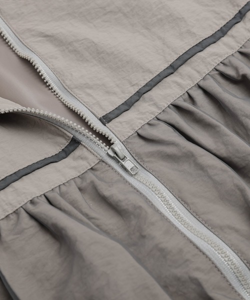 La-gemme（ラジェム）の「チュールドッキング トラックジャケット（ブルゾン・レディース・ブラック/ベージュ/ネイビー/オフホワイト・フリー）」の8枚目の写真